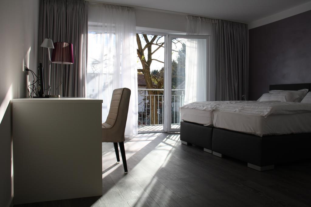 Victoria Living Hotel Jockgrim Екстериор снимка